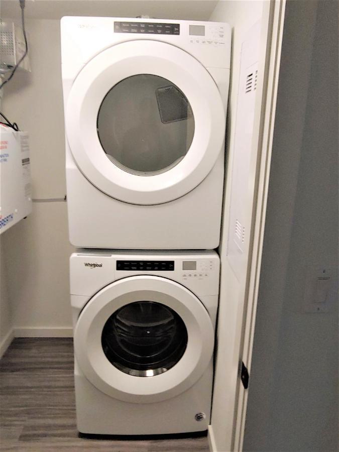 Serene 2 Bedroom Condo With Balcony And Lakeview Winnipeg Eksteriør billede