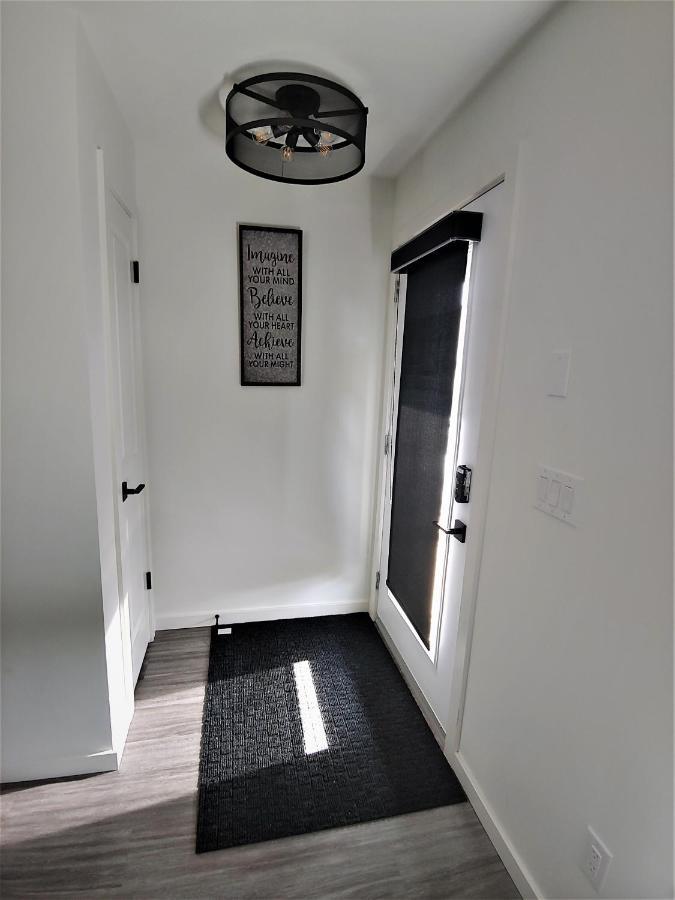 Serene 2 Bedroom Condo With Balcony And Lakeview Winnipeg Eksteriør billede