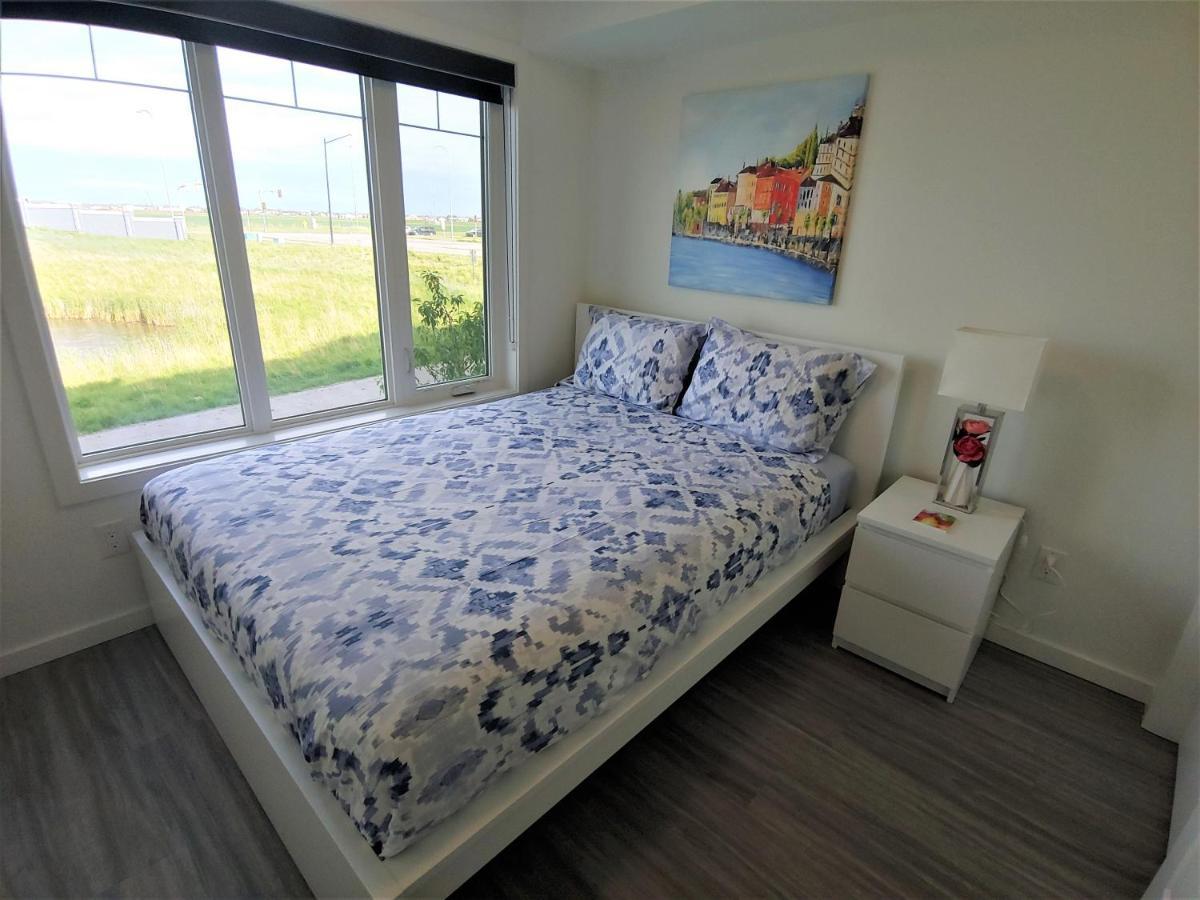 Serene 2 Bedroom Condo With Balcony And Lakeview Winnipeg Eksteriør billede