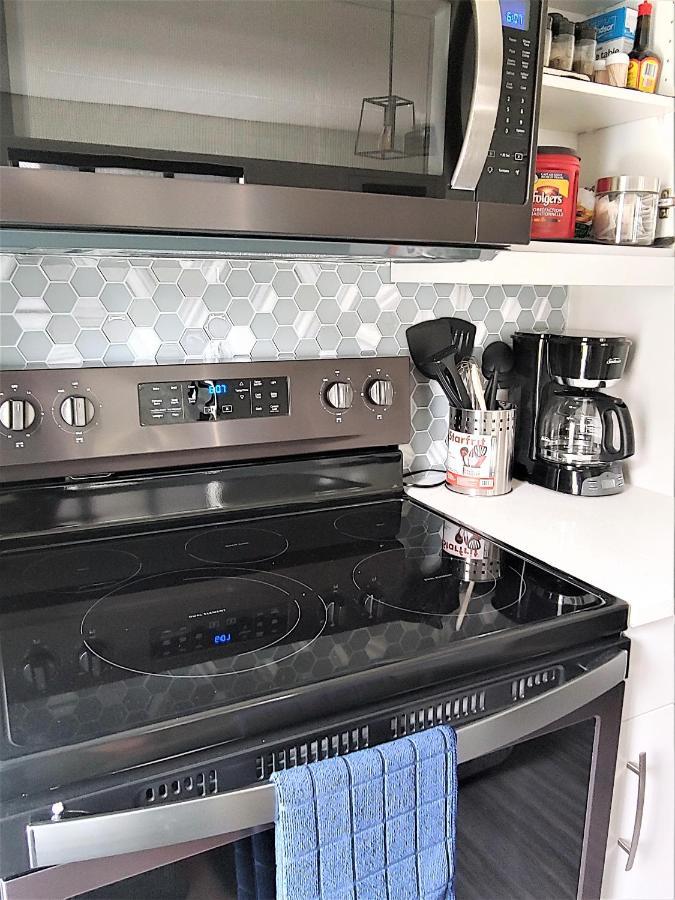 Serene 2 Bedroom Condo With Balcony And Lakeview Winnipeg Eksteriør billede