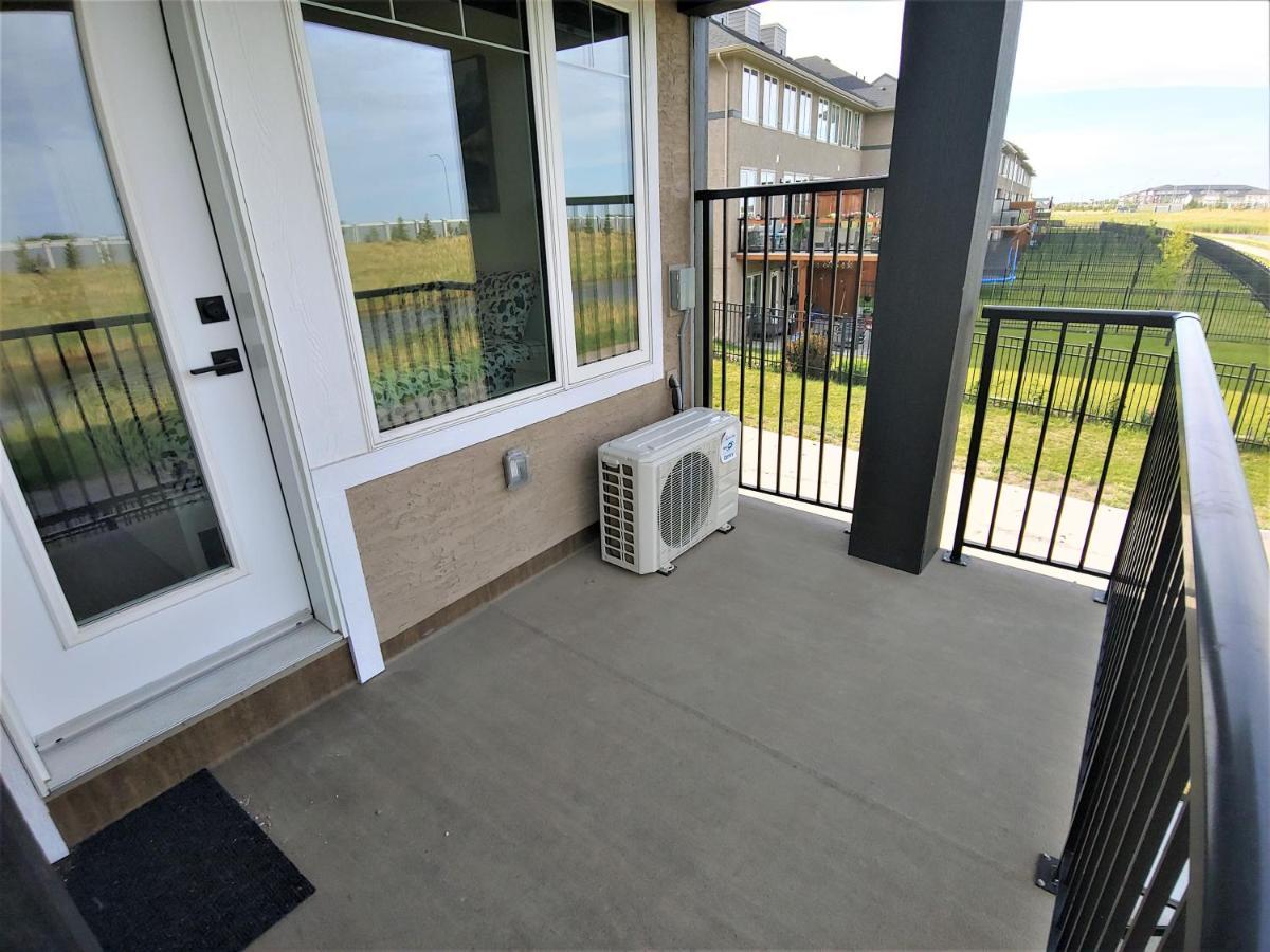 Serene 2 Bedroom Condo With Balcony And Lakeview Winnipeg Eksteriør billede