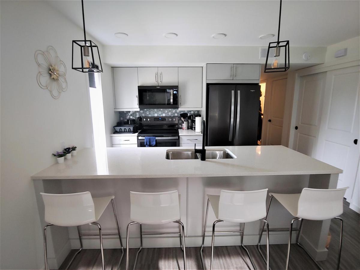 Serene 2 Bedroom Condo With Balcony And Lakeview Winnipeg Eksteriør billede